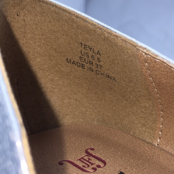 Justfab Teyla Ladies Silver High Heels Pumps Size 6.5 - Picture 4 of 12